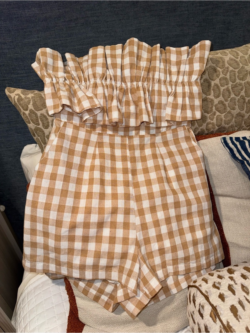 Entro Women’s Ruffle Gingham Strapless Shorts Romper large - Tan & White
